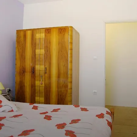 Holiday With Pool And Garden Apartment Hrboki