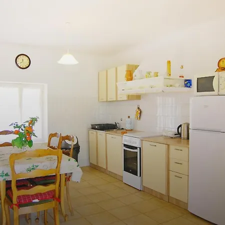 Apartment Holiday With Pool And Garden *