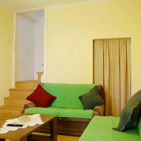 Apartament Holiday With Pool And Garden