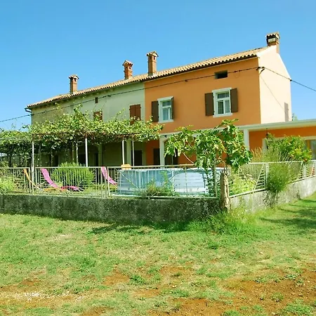 Apartament Holiday With Pool And Garden Hrboki