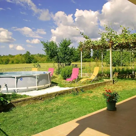 Holiday With Pool And Garden