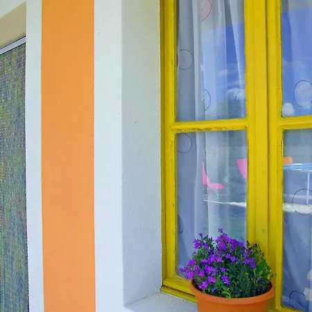 Apartament Holiday With Pool And Garden