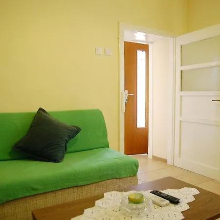 Apartament Holiday With Pool And Garden *